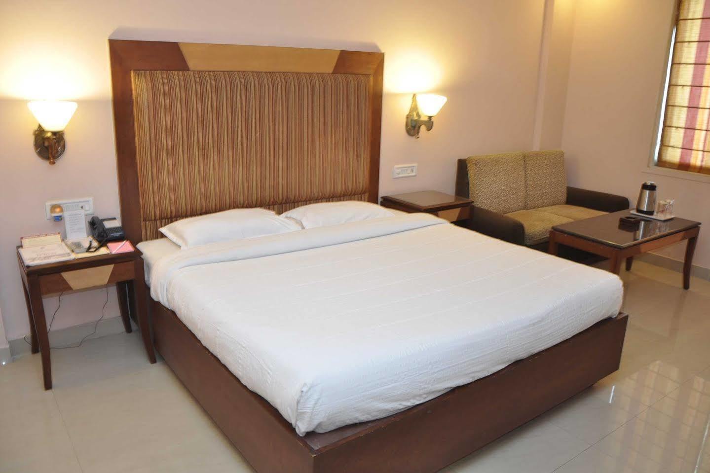 Hotel Grand International Rāipur Dış mekan fotoğraf